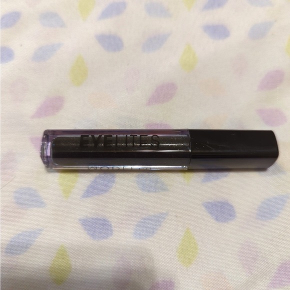 Model Co Eyelights Metallic Eyeshadow - Picture 3 of 3